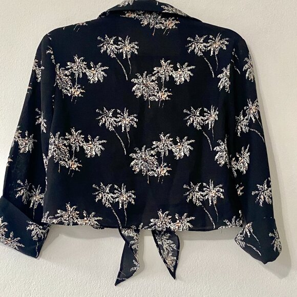 NWT Lucca Crop Tie Front Top ¾ Sleeves Black White Medium Palm Tree Paradise - Picture 3 of 8